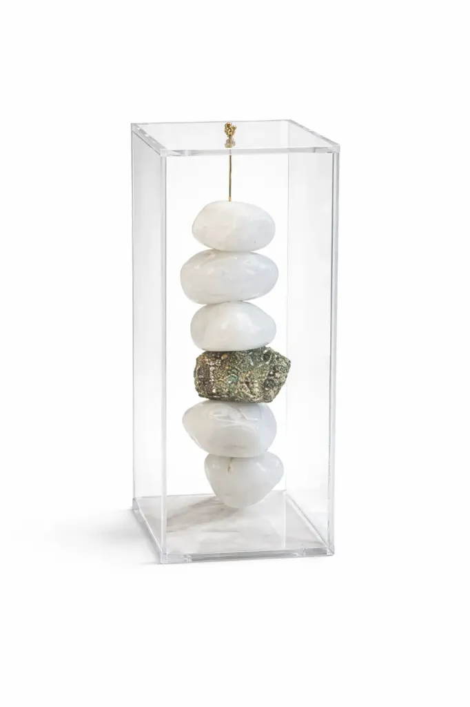 Acrylic box with white quartz crystal and gold-plated details.